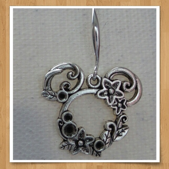 Mouse Head Silver Necklace & Earrings - Picture 8 of 8